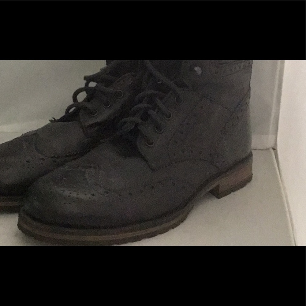 CHUKKA BOOTS MEN.